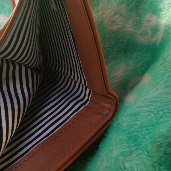 NWT Jennifer Moore Canvas Trifold Wallet - Picture 3 of 8